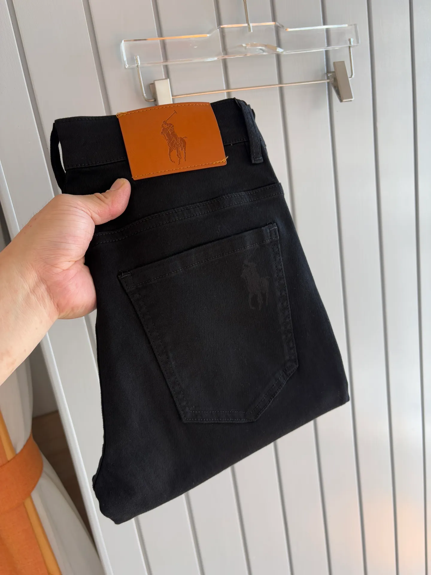 P240 A super stylish pair of jeans, customized original washed denim fabric, unique design, top-notch embroidered letter pattern logo, original hardware accessories decoration, an extremely outstanding pair of jeans, the materials and craftsmanship are extremely luxurious and exquisite, extremely high-grade, handsome and stylish upper body, recommended 👍, 005 code number: 29-38 but not 35; 37